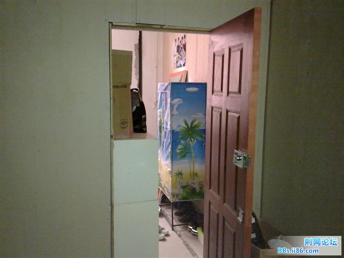 哥不足10平方的窝居.jpg