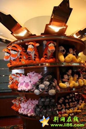 琳琅满目的迪斯尼商品3.jpg