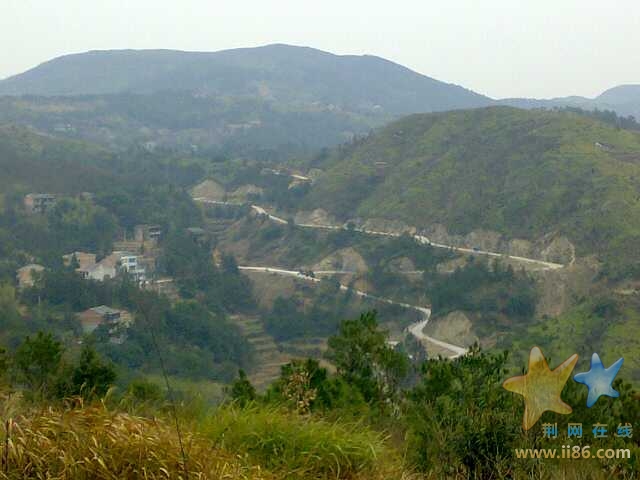 水泥盘山路