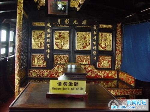 乾隆的龙床.jpg