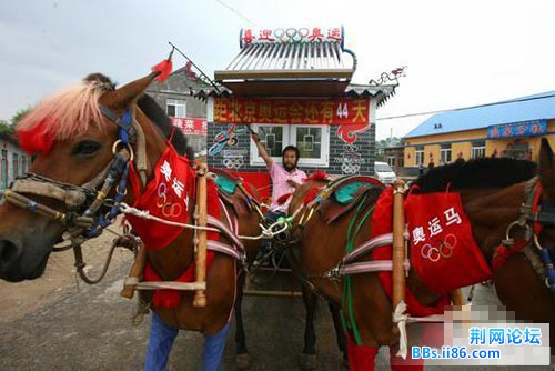 农民开自造宝马房车进京2.jpg