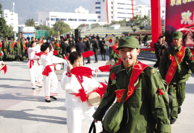 新兵踏上征程.jpg