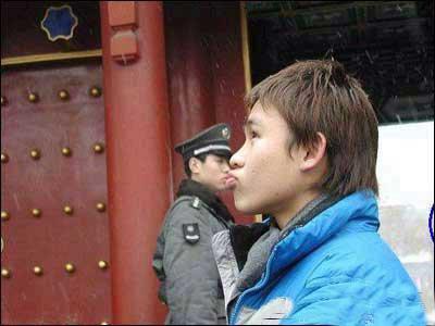 不会是gay吧？警察叔叔也玩这个？