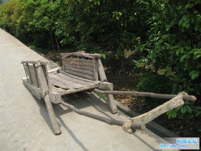 路边的板车。