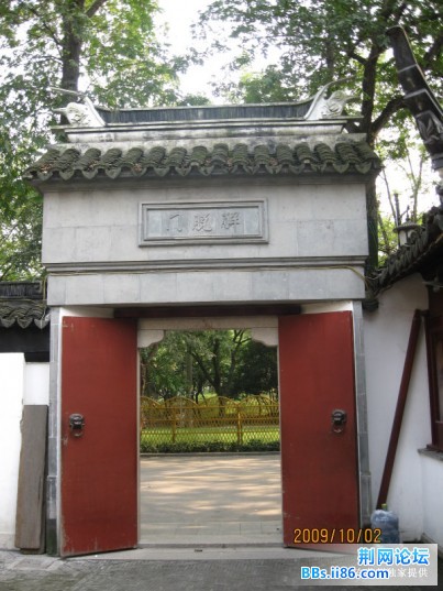 真的恨想从这里走出去